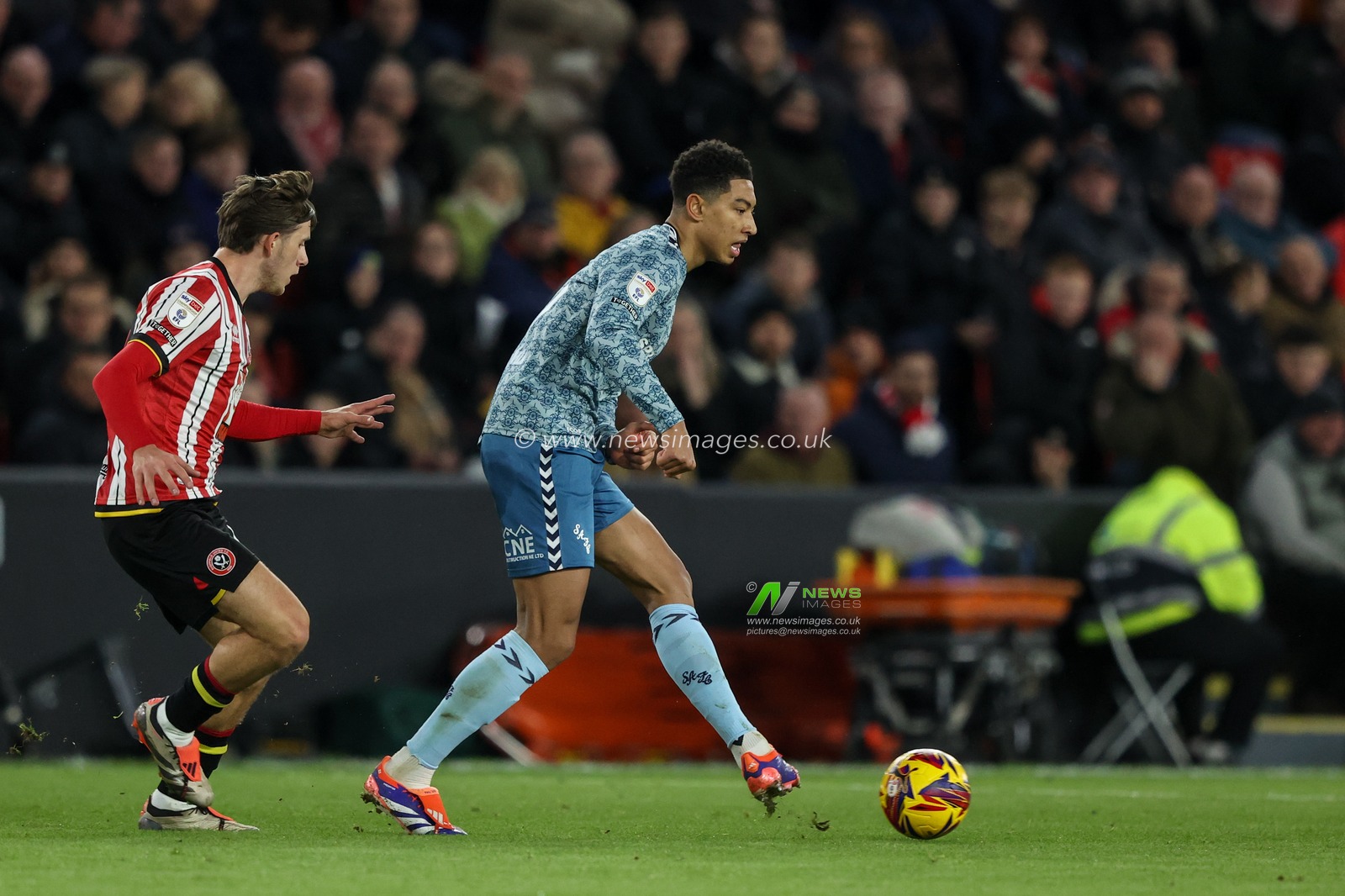 Jobe Bellingham of Sunderland with the ball during the Sky Bet Championship match Sheffield United vs Sunderland at Bramall Lane, Sheffield, United Kingdom, 29th November 2024

(Photo by Alfie Cosgrove/News Images)