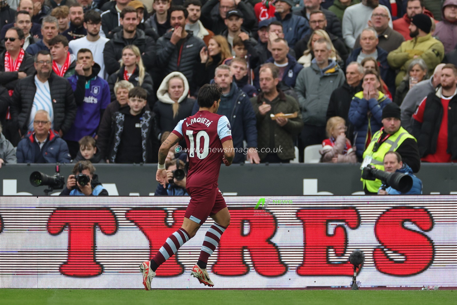Lucas PaquetÃ¡ #10 of West Ham United celebrates his goal to make it 1-0 during the Premier League match West Ham United vs Nottingham Forest at London Stadium, London, United Kingdom, 12th November 2023

(Photo by Mark Cosgrove/News Images)