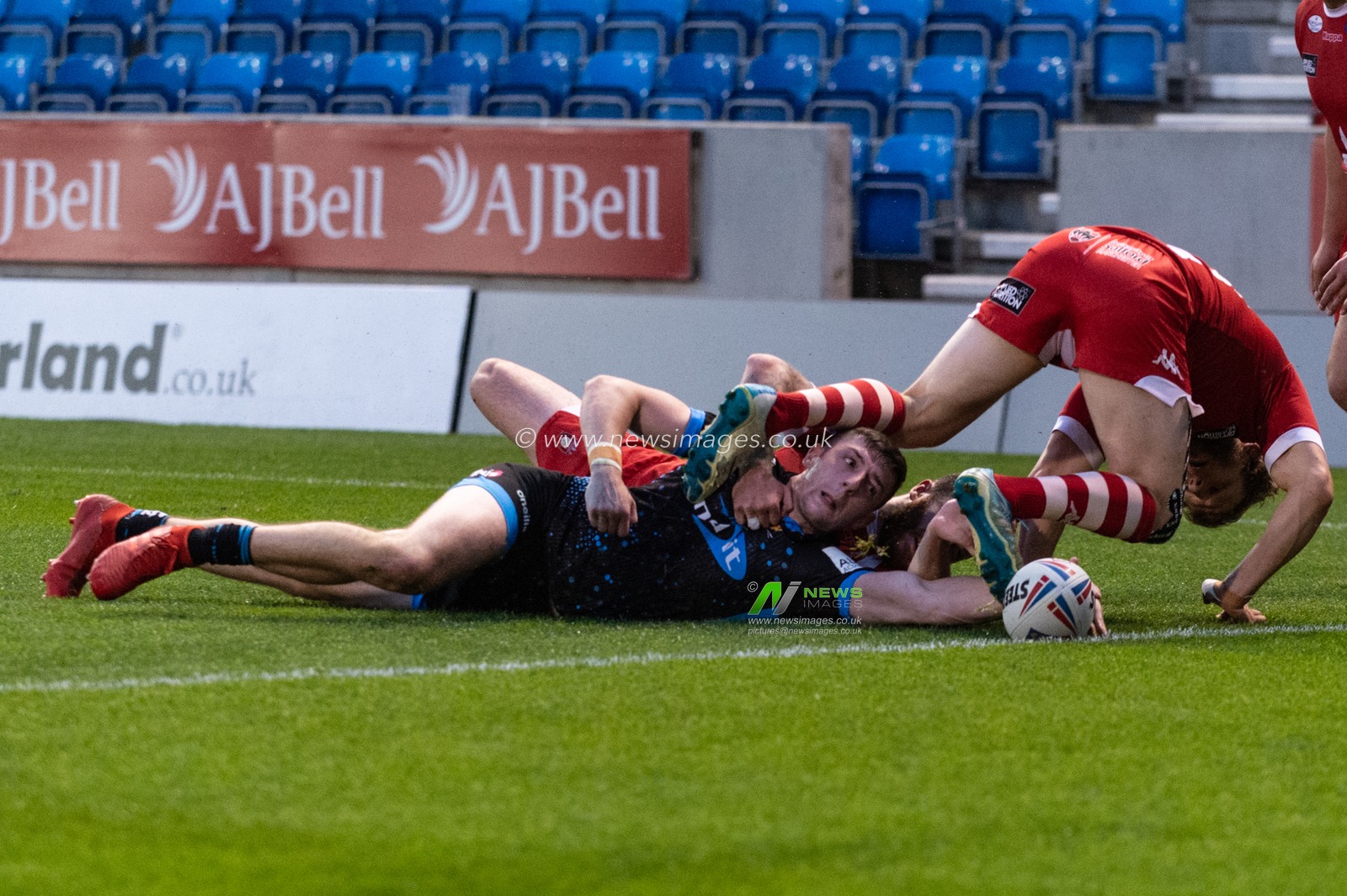 4th July 2019 ,  AJ Bell Stadium, Salford, England;  Betfred Super League, Round 21, Salford Red Devils vs Huddersfield Giants ; Jake Wardle of Huddersfield Giants goes over for a try

Credit: Richard Long/News Images