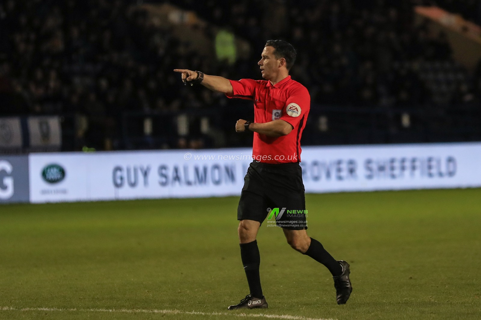 7th December 2019, Hillsborough, Sheffield, England; Sky Bet Championship, Sheffield Wednesday v Brentford : referee Dean Whitestone points to the spot after Rico Henry (3) of Brentford handles the ball in the area 

Credit: Mark Cosgrove/News Images