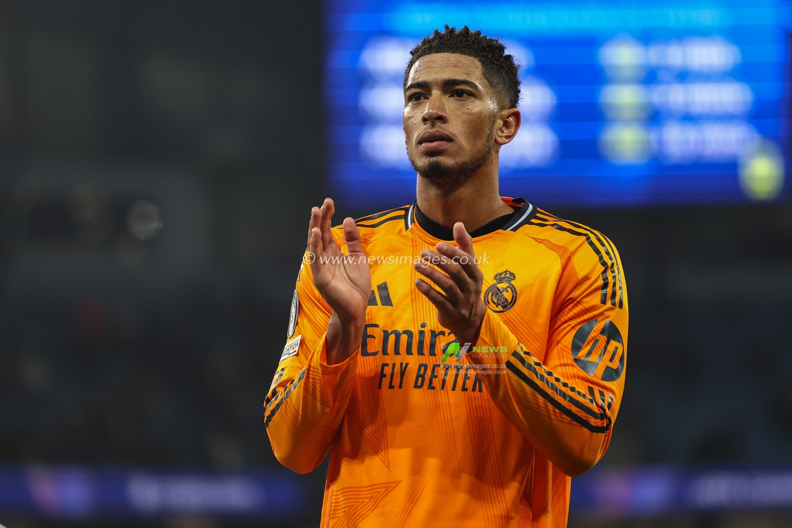 Jude Bellingham of Real Madrid applauds the fans after the game during the UEFA Champions League Knockout Round Play-off Manchester City v Real Madrid at Etihad Stadium, Manchester, United Kingdom, 11th February 2025

(Photo by Mark Cosgrove/News Images)