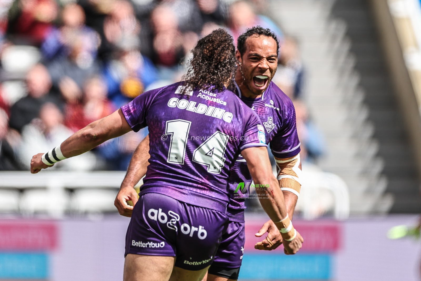 Leroy Cudjoe of Huddersfield Giants celebrates his try during the Betfred Magic Weekend 2025 match Huddersfield Giants vs Hull FC at St. James's Park, Newcastle, United Kingdom, 4th May 2025

(Photo by Mark Cosgrove/News Images)