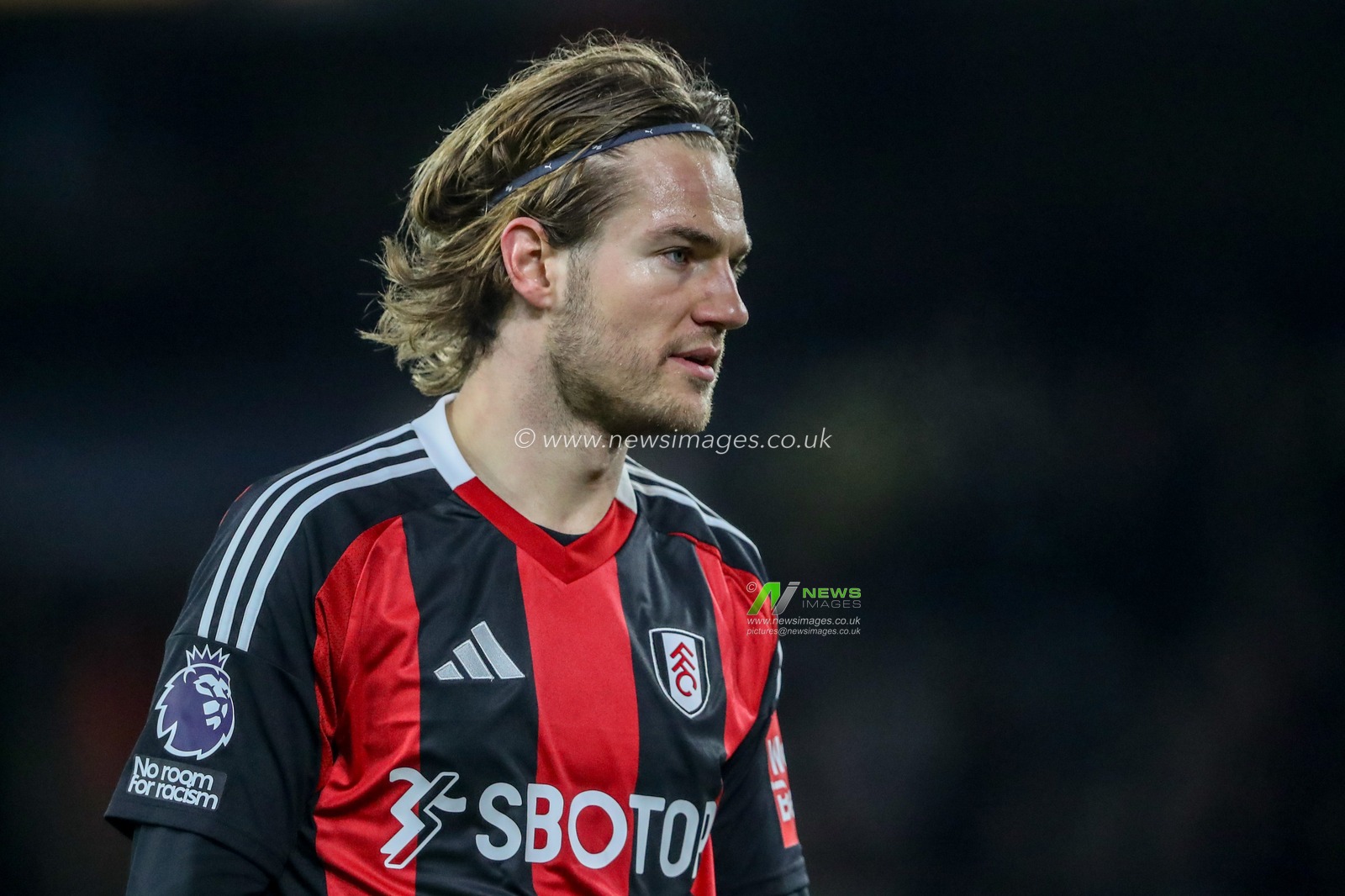 Joachim Andersen of Fulham during the Premier League match Wolverhampton Wanderers vs Fulham at Molineux, Wolverhampton, United Kingdom, 25th February 2025

(Photo by Gareth Evans/News Images)