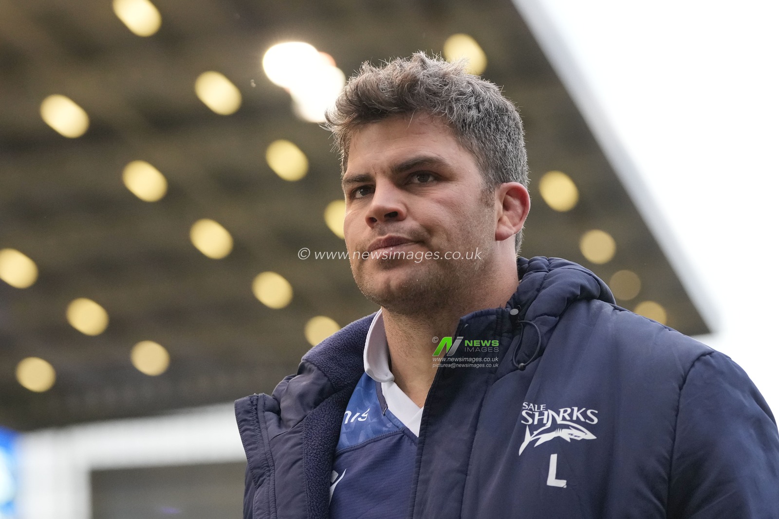 Jono Ross #6 of Sale Sharks salutes the fans after the Gallagher Premiership match Sale Sharks vs Saracens at AJ Bell Stadium, Eccles, United Kingdom, 5th March 2023

(Photo by Steve Flynn/News Images)