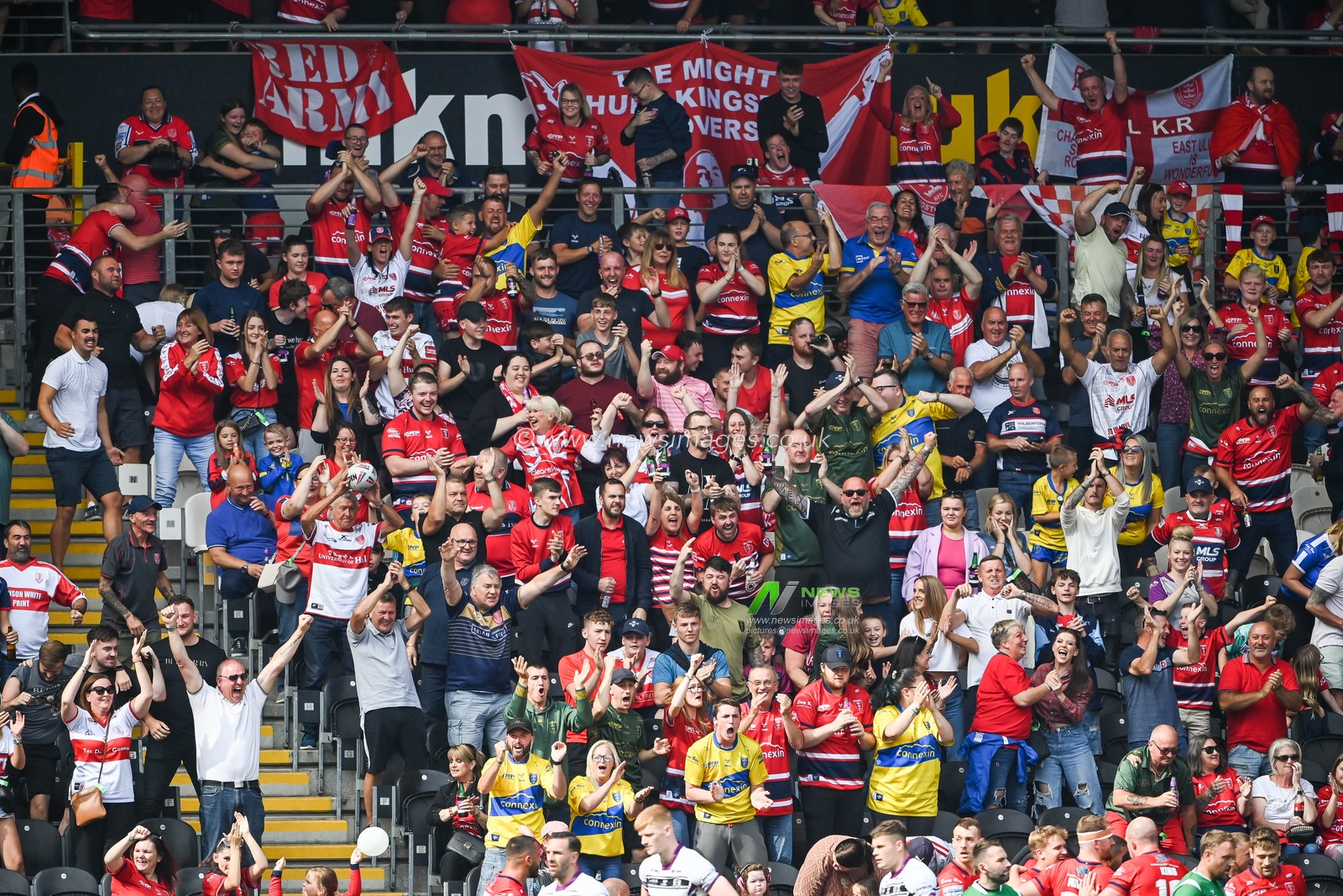 Hull KR fans celebrate another try during the Betfred Super League match Hull FC vs Hull KR at MKM Stadium, Hull, United Kingdom, 3rd September 2022

(Photo by Craig Thomas/News Images)