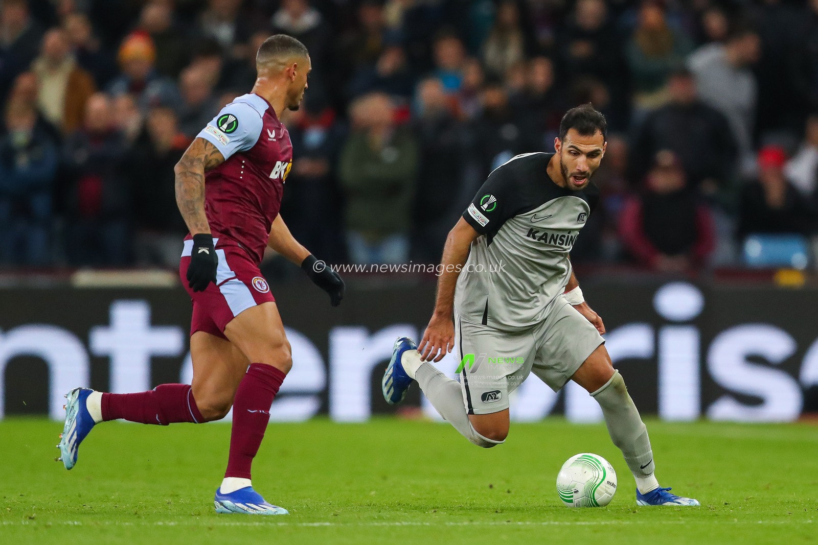 Evangelos Pavlidis #9 of AZ Alkmaar makes a break with the ball during the UEFA Europa Conference League match Aston Villa vs AZ Alkmaar at Villa Park, Birmingham, United Kingdom, 9th November 2023

(Photo by Gareth Evans/News Images)
