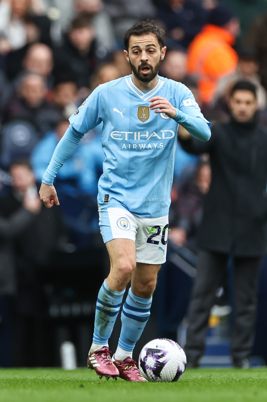Bernardo Silva of Manchester City in action during the Premier League match Manchester City vs Arsenal at Etihad Stadium, Manchester, United Kingdom, 31st March 2024

(Photo by Mark Cosgrove/News Images)