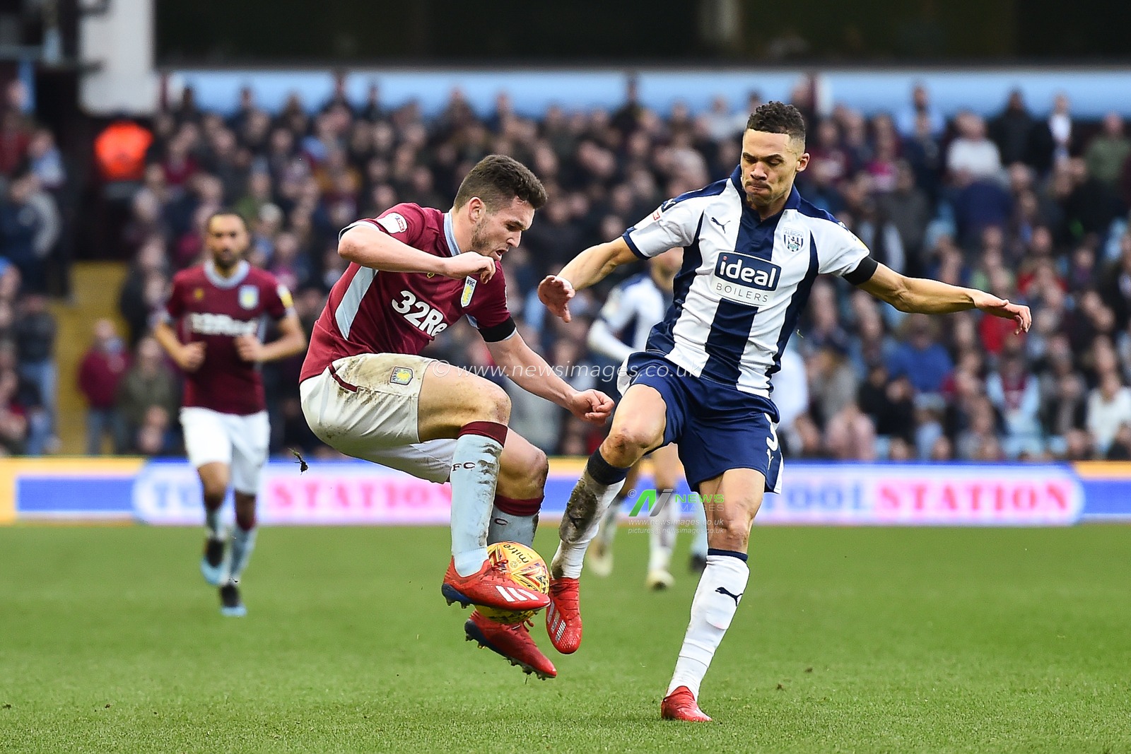 16th February 2019, Villa Park, Birmingham, England ; Sky Bet Championship, Aston Villa vs West Bromwich Albion : JohnÂ McGinn (7) of Aston Villa battles with Kieran Gibbs (3) of West Bromwich Albion 

Credit: Jon Hobley/News Images

English Football League images are subject to DataCo Licence