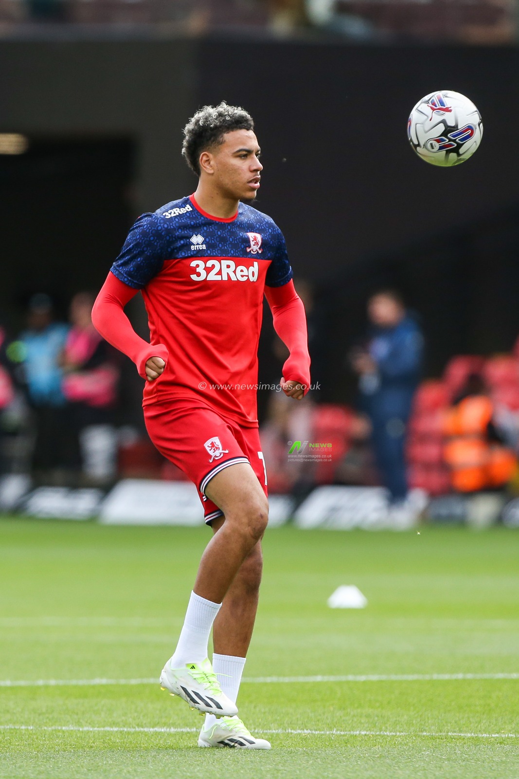 Morgan Rogers #10 of Middlesbrough  warms up during the Sky Bet Championship match Watford vs Middlesbrough at Vicarage Road, Watford, United Kingdom, 30th September 2023

(Photo by Arron Gent/News Images)
