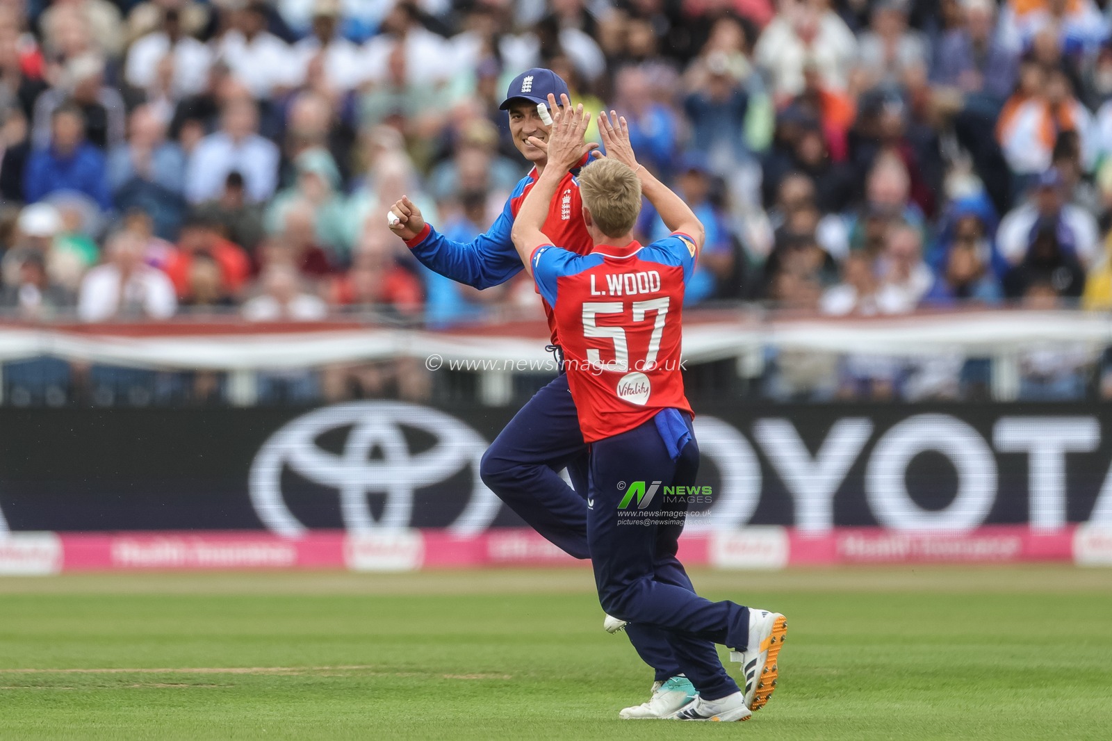 Tom Banton of England celebrates catching out Sanju Samson of India during the First Vitality T20 International match England vs India at Banks Homes Riverside Stadium, Chester-le-street, United Kingdom on 01 July 2026

(Photo by Mark Cosgrove/News Images)