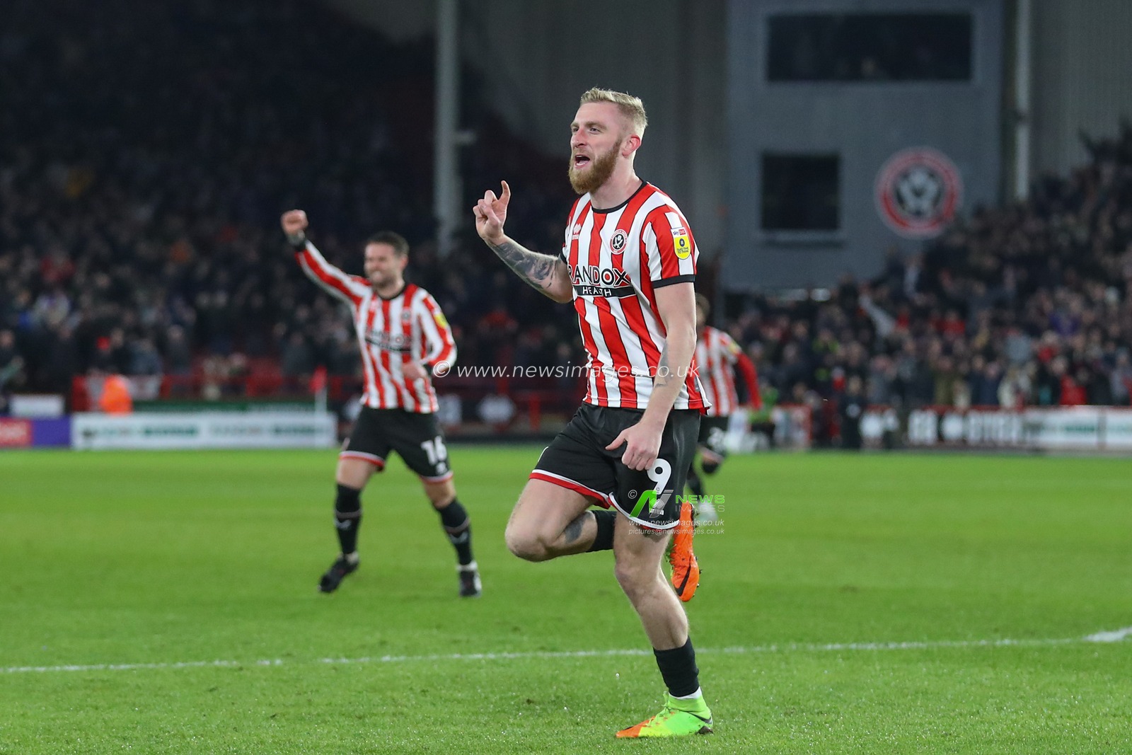 Oliver McBurnie #9 of Sheffield United celebrates his goal to make it 1-0 during the Sky Bet Championship match Sheffield United vs Middlesbrough at Bramall Lane, Sheffield, United Kingdom, 15th February 2023

(Photo by Gareth Evans/News Images)