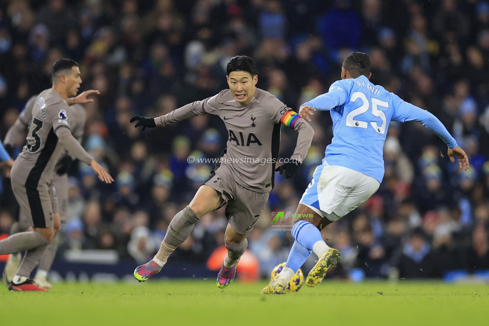 Son Heung-Min #7 of Tottenham Hotspur runs past Manuel Akanji #25 of Manchester City during the Premier League match Manchester City vs Tottenham Hotspur at Etihad Stadium, Manchester, United Kingdom, 3rd December 2023

(Photo by Conor Molloy/News Images)