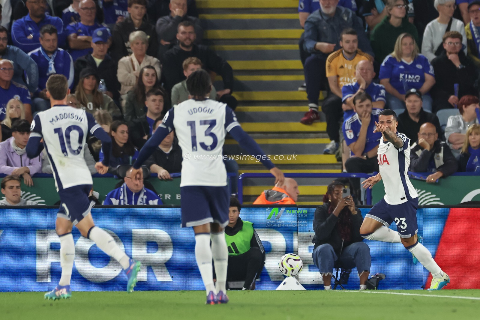 Pedro Porro of Tottenham Hotspur scores a goal to make it 0-1 Tottenham during the Premier League match Leicester City vs Tottenham Hotspur at King Power Stadium, Leicester, United Kingdom, 19th August 2024

(Photo by Mark Cosgrove/News Images)