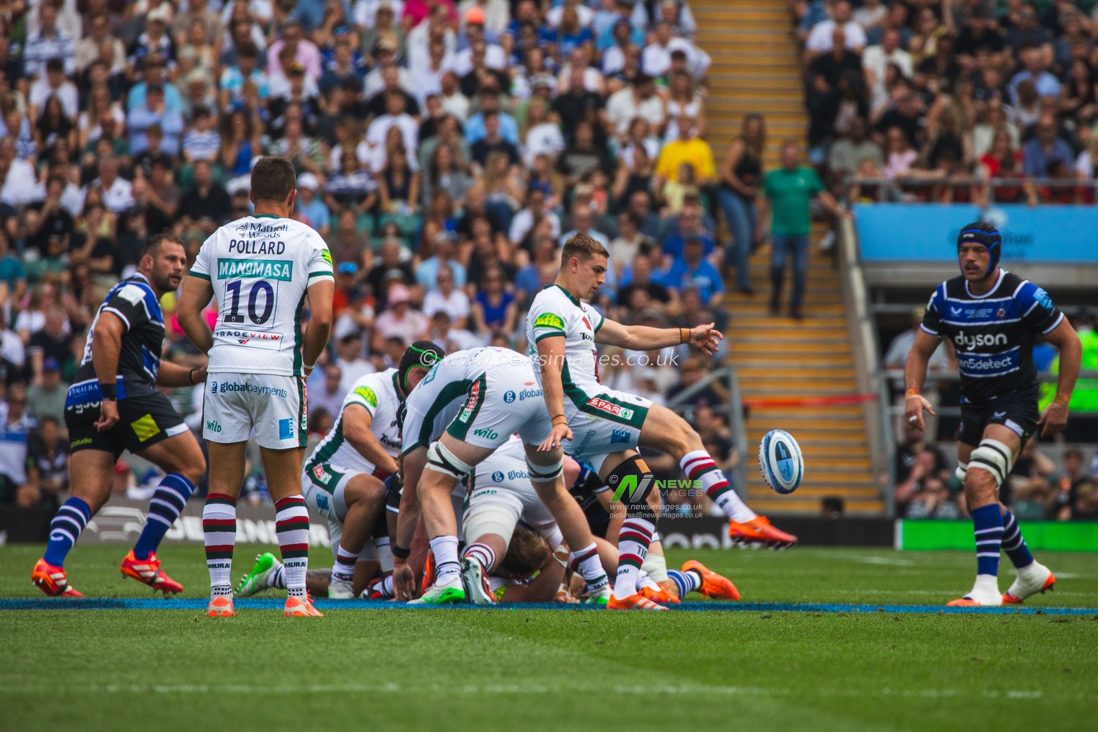 Jack van Poortvliet of Leicester Tigers during the Gallagher Premiership Play-off Final 2025 Bath Rugby v Leicester Tigers at Allianz Stadium, Twickenham, United Kingdom, 14th June 2025

(Photo by Craig Evans/News Images)