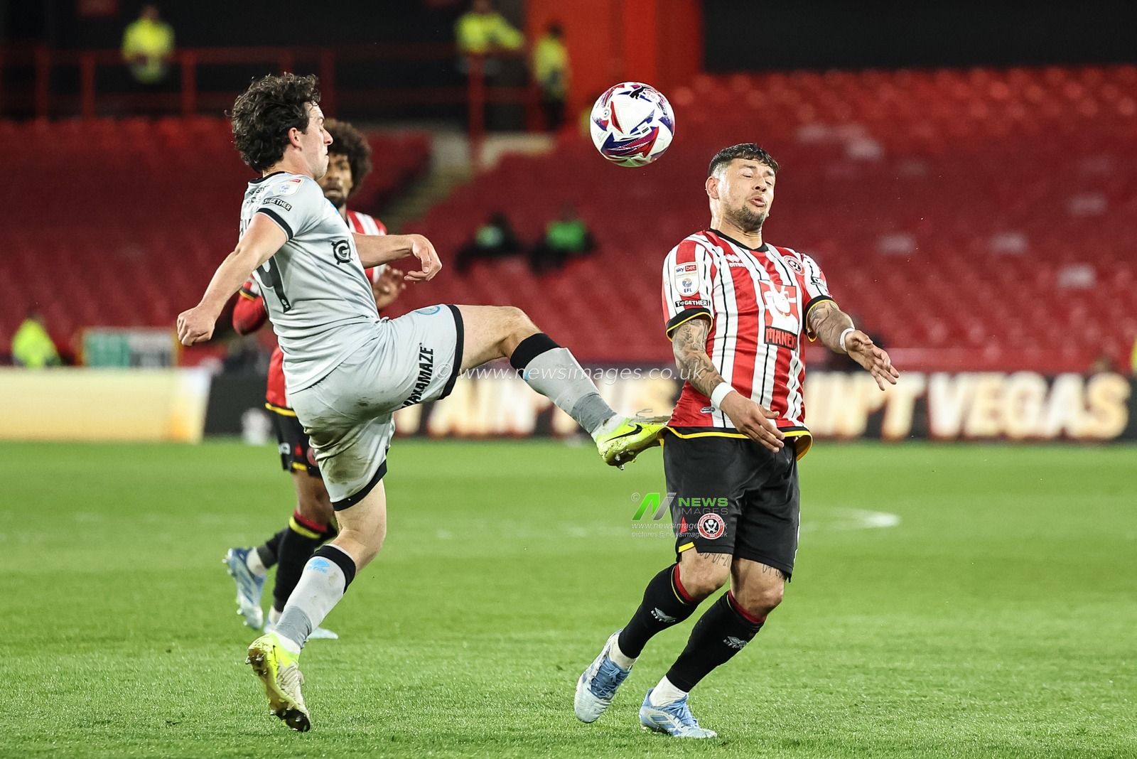 Gustavo Hamer of Sheffield United is fouled by George Honeyman of Millwall during the Sky Bet Championship match Sheffield United vs Millwall at Bramall Lane, Sheffield, United Kingdom, 8th April 2025

(Photo by Mark Cosgrove/News Images)