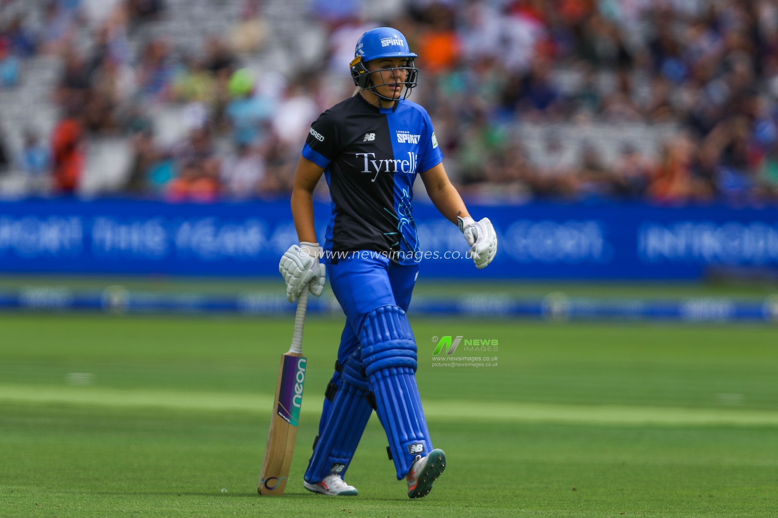 Danielle Gibson of London Spirit looks dejected following her dismissal during the The Hundred match London Spirit Women vs Oval Invincibles Women at Lords, London, United Kingdom, 4th August 2024

(Photo by Izzy Poles/News Images)