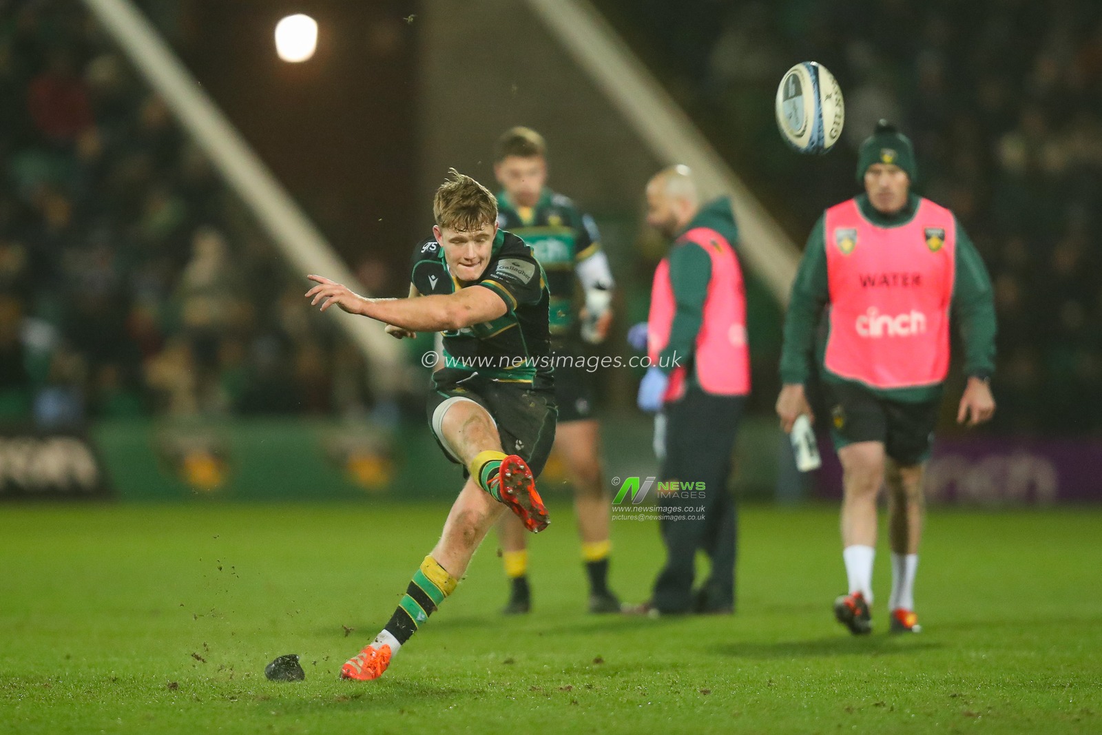 Fin Smith of Northampton Saints kicks a penalty during the Gallagher Premiership match Northampton Saints vs Bath Rugby at Cinch Stadium at Franklin's Gardens, Northampton, United Kingdom, 5th January 2025

(Photo by Izzy Poles/News Images)