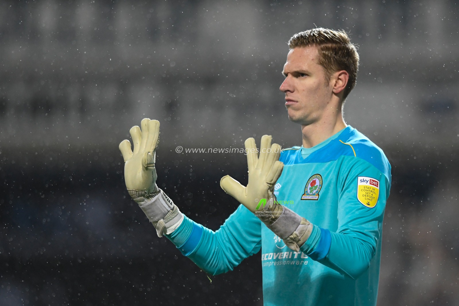 Thomas Kaminski #1 of Blackburn Rovers gives instructions during the game