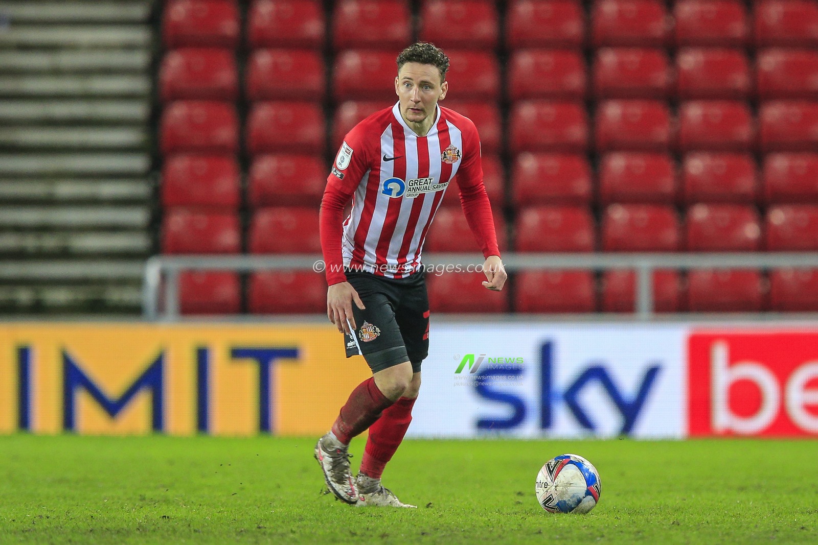 Callum McFadzean #25 of Sunderland in possession of the ball