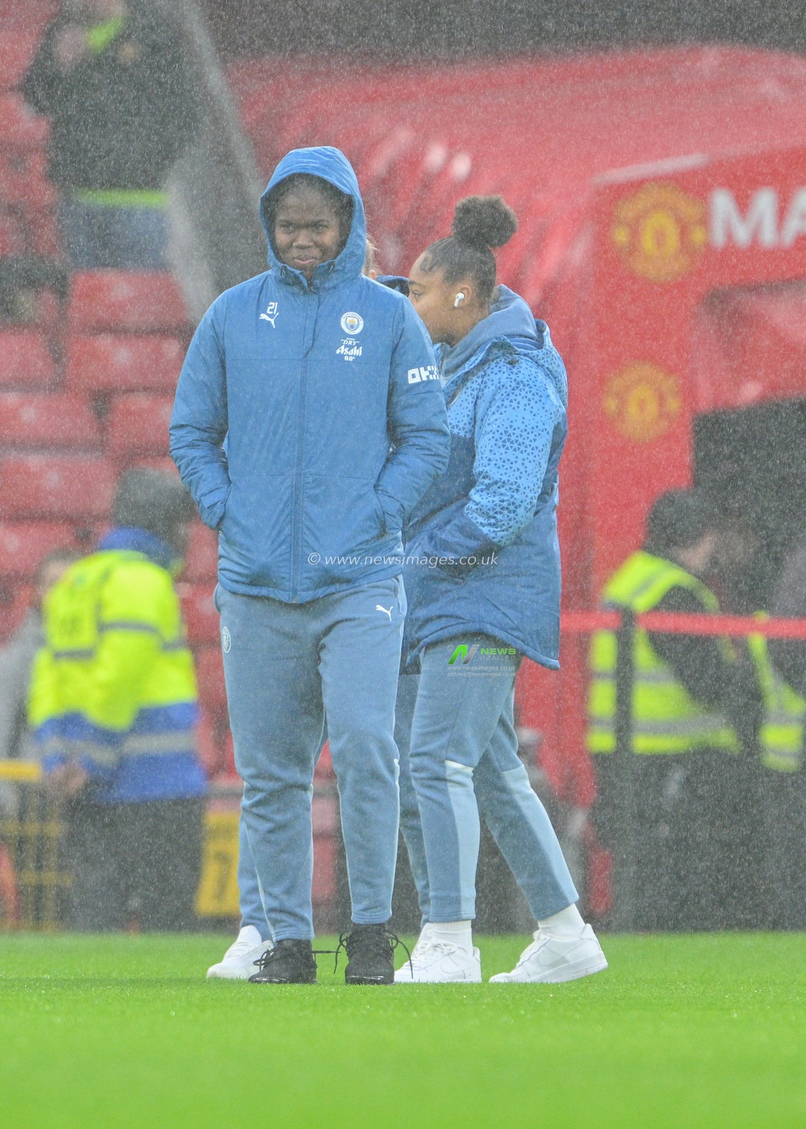 Khadija Shaw #21 of Manchester City Women inspects the pitch ahead of the match, during the The FA Women's Super League match Manchester United Women vs Manchester City Women at Old Trafford, Manchester, United Kingdom, 19th November 2023

(Photo by Cody Froggatt/News Images)