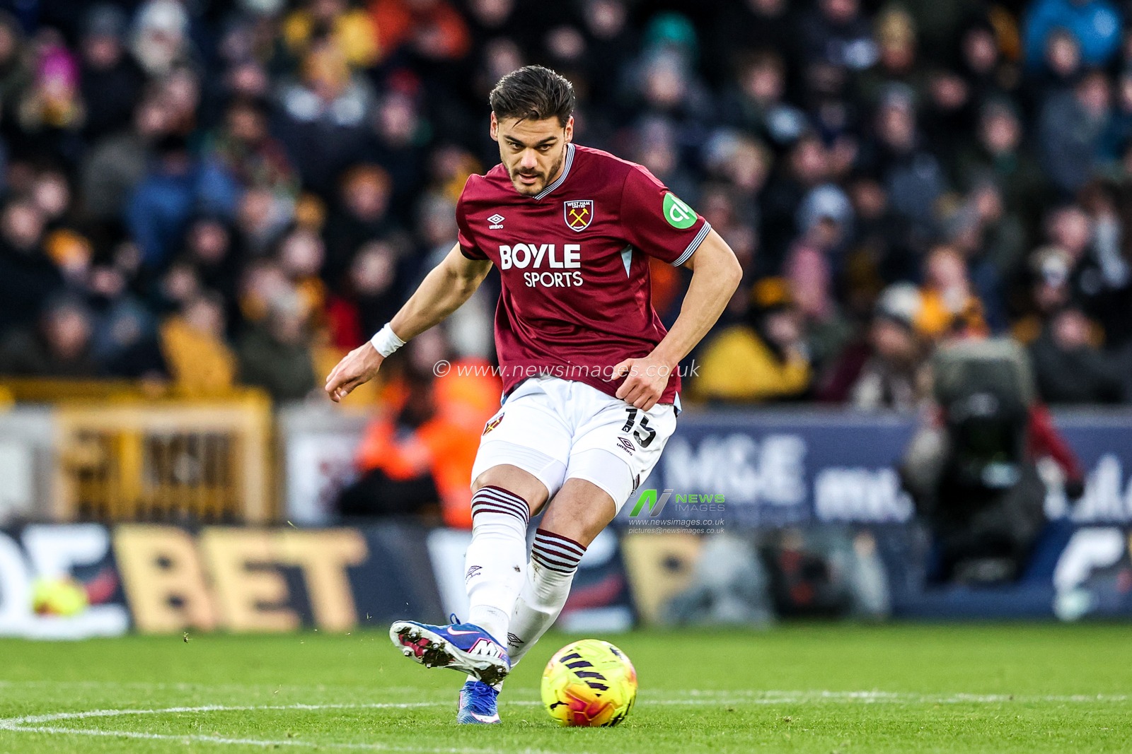 Konstantinos Mavropanos of West Ham United passes the ball during the Premier League match Wolverhampton Wanderers vs West Ham United at Molineux, Wolverhampton, United Kingdom, 3rd January 2026

(Photo by Alfie Cosgrove/News Images)

*** GER AUT SUI OUT ***