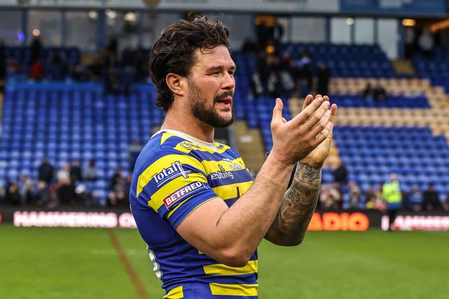 James Bentley of Warrington Wolves applauds the fans after the game during the Betfred Super League round 7 match Warrington Wolves vs Leigh Leopards at The Halliwell Jones Stadium, Warrington, United Kingdom on 04 April 2026

(Photo by Alfie Cosgrove/News Images)