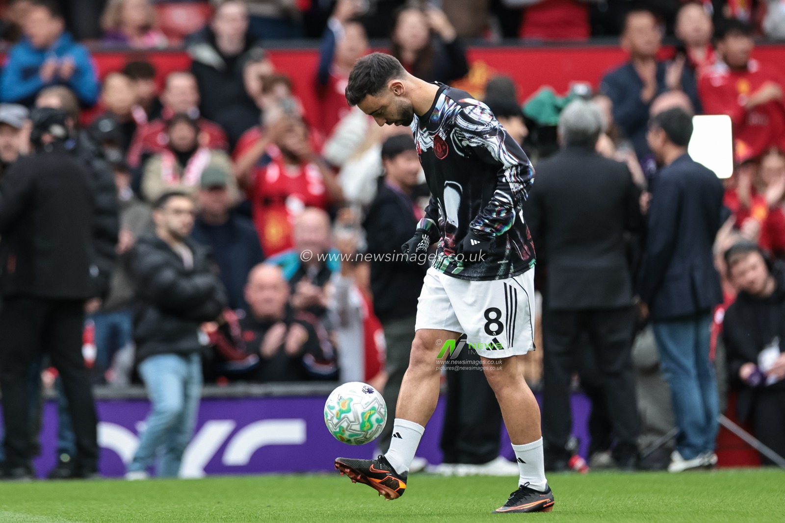 Bruno Fernandes of Manchester United in the pregame warmup session during the Premier League match Manchester United vs Liverpool at Old Trafford, Manchester, United Kingdom on 03 May 2026

(Photo by Mark Cosgrove/News Images)