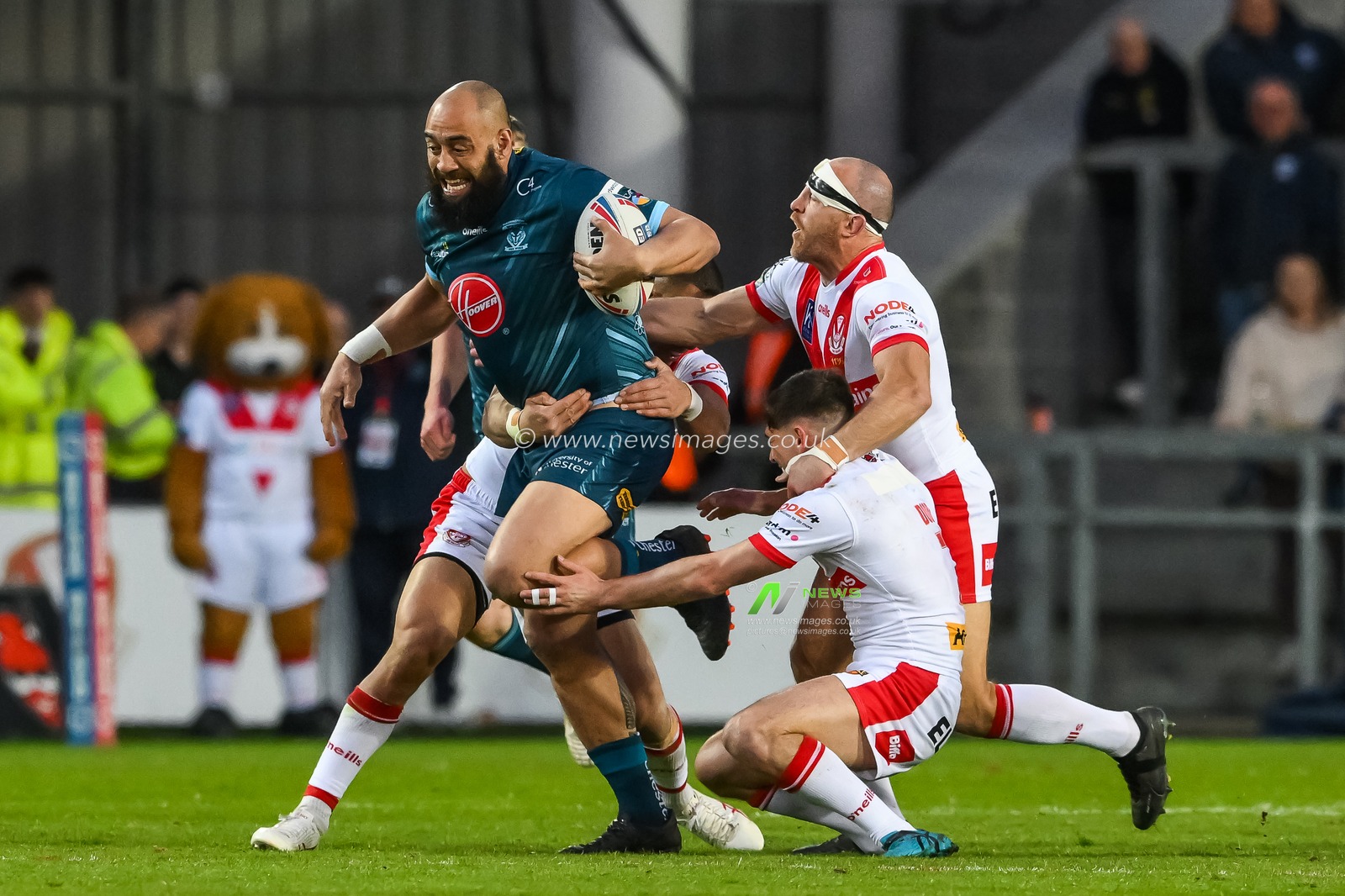 Sam Kasiano #14 of Warrington Wolves makes a break during the Betfred Super League match St Helens vs Warrington Wolves at Totally Wicked Stadium, St Helens, United Kingdom, 20th April 2023

(Photo by Craig Thomas/News Images)
