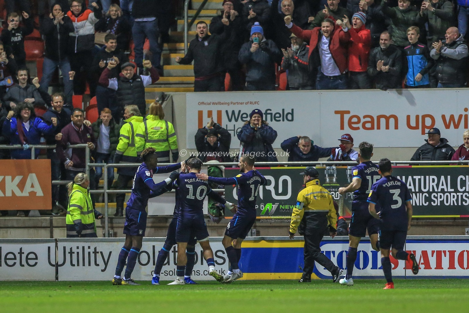 10th April 2019, New York Stadium, Rotherham, England; Sky Bet Championship Rotherham United vs Aston Villa ; Jonathan Kodjia (26) of Aston Villa celebrates his goal to make it 1-1


Credit: Mark Cosgrove/News Images

English Football League images are subject to DataCo Licence
