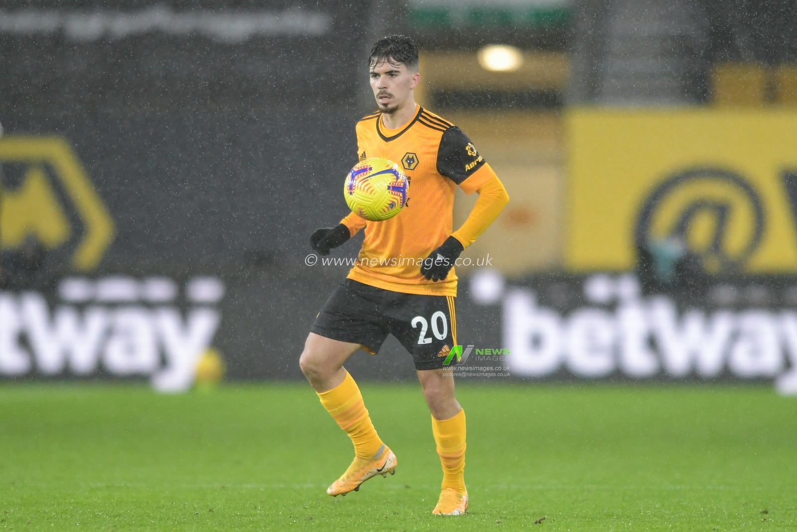 Vitinha #20 of Wolverhampton Wanderers controls the ball