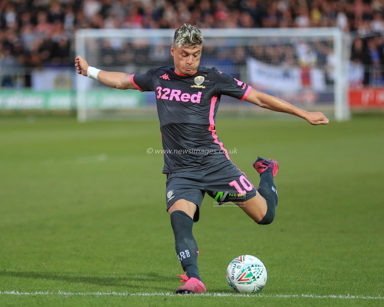 13th August 2019, Moor Lane, Salford, England; Carabao Cup, Round 1,  Salford City vs Leeds United ; Ezgjan Alioski (10) of Leeds United crosses the ball 


Credit: Mark Cosgrove/News Images

English Football League images are subject to DataCo Licence