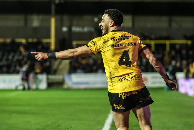 Darnell McIntosh of Castleford Tigers celebrates his try during the Betfred Super League round 6 match Castleford Tigers vs Bradford Bulls at OneBore Stadium, Castleford, Untied Kingdom on 26 March 2026

(Photo by Alfie Cosgrove/News Images)