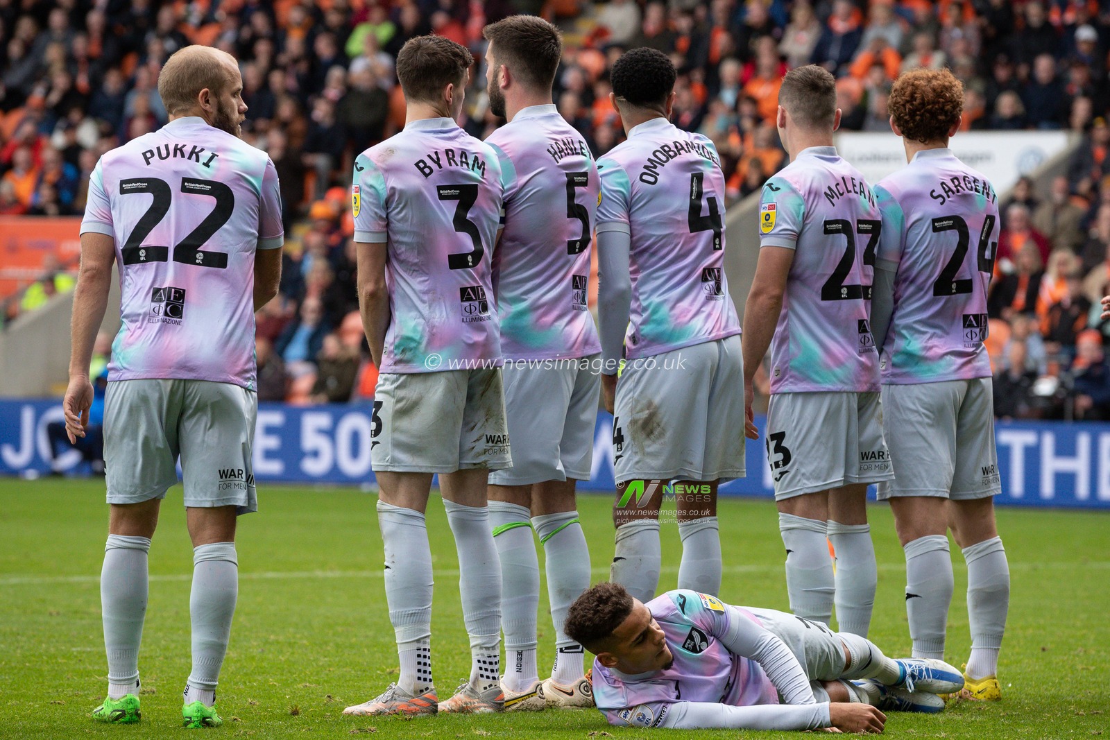 Max Aarons #2 of Norwich City lies down behind the wall during the Sky Bet Championship match Blackpool vs Norwich City at Bloomfield Road, Blackpool, United Kingdom, 1st October 2022

(Photo by James Heaton/News Images)