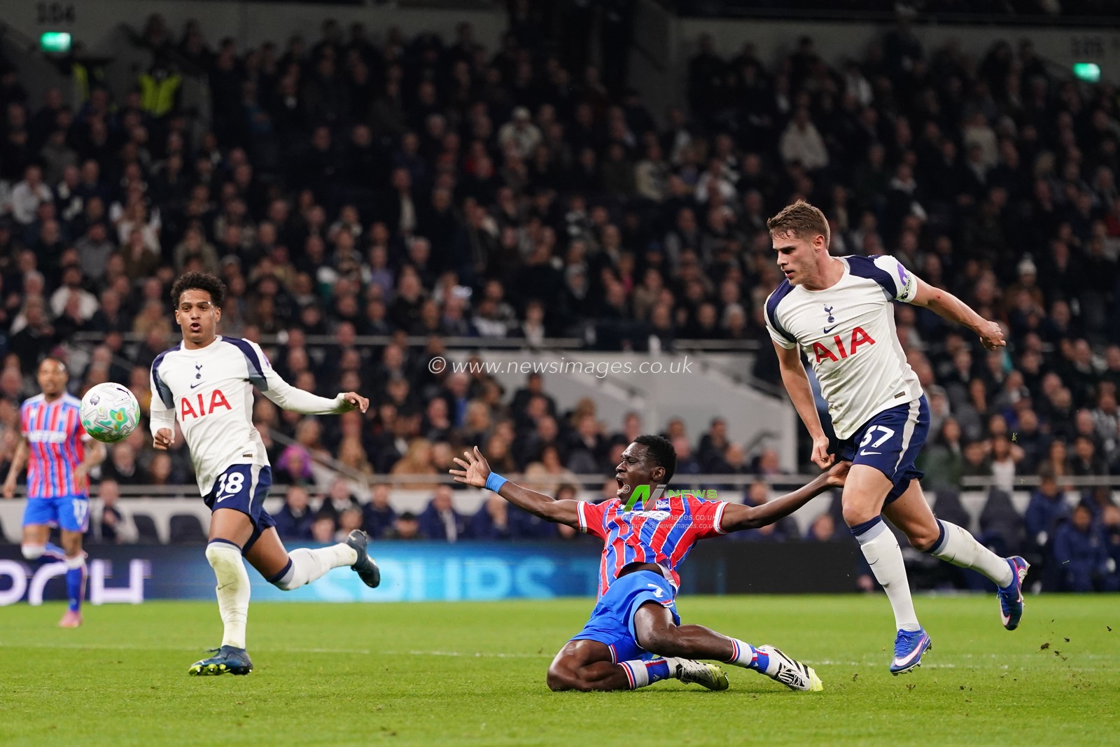 Micky van de Ven of Tottenham Hotspur concedes penalty from fouling Ismaila Sarr of Crystal Palace during the Premier League match Tottenham Hotspur vs Crystal Palace at Tottenham Hotspur Stadium, London, United Kingdom on 05 March 2026

(Photo by Harvey Murphy/News Images)