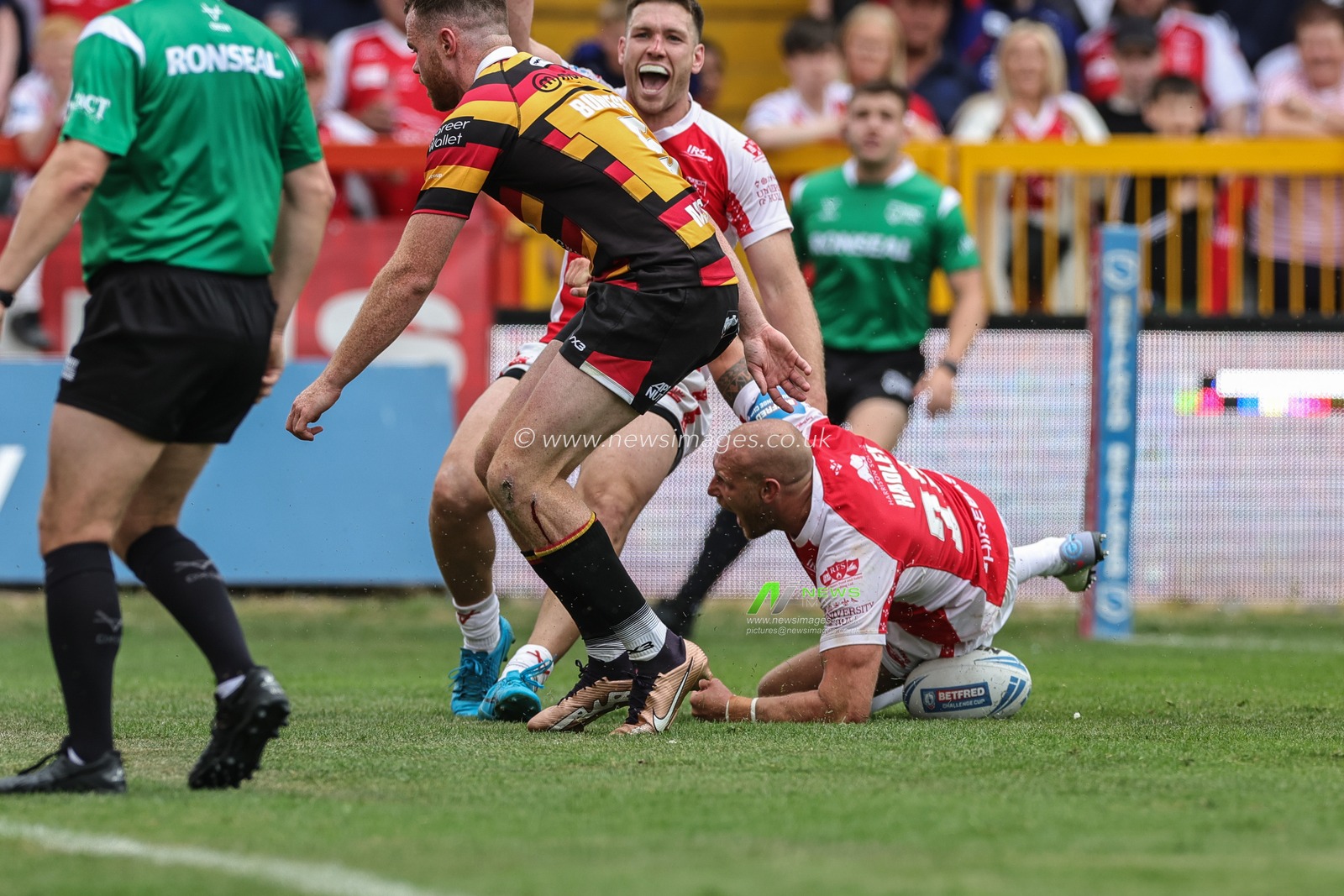 Dean Hadley #22 of Hull KR goes over for a tryduring the Betfred Super League Round 16 match Hull KR vs Salford Red Devils at Sewell Group Craven Park, Kingston upon Hull, United Kingdom, 17th June 2023

(Photo by Mark Cosgrove/News Images)