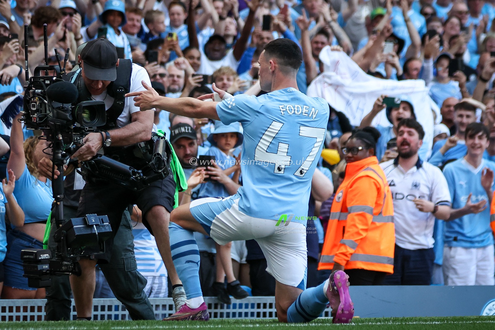 Phil Foden of Manchester City celebrates his goal with his trademark celebration and makes the score 2-0 during the Premier League match Manchester City vs West Ham United at Etihad Stadium, Manchester, United Kingdom, 19th May 2024

(Photo by Mark Cosgrove/News Images)
