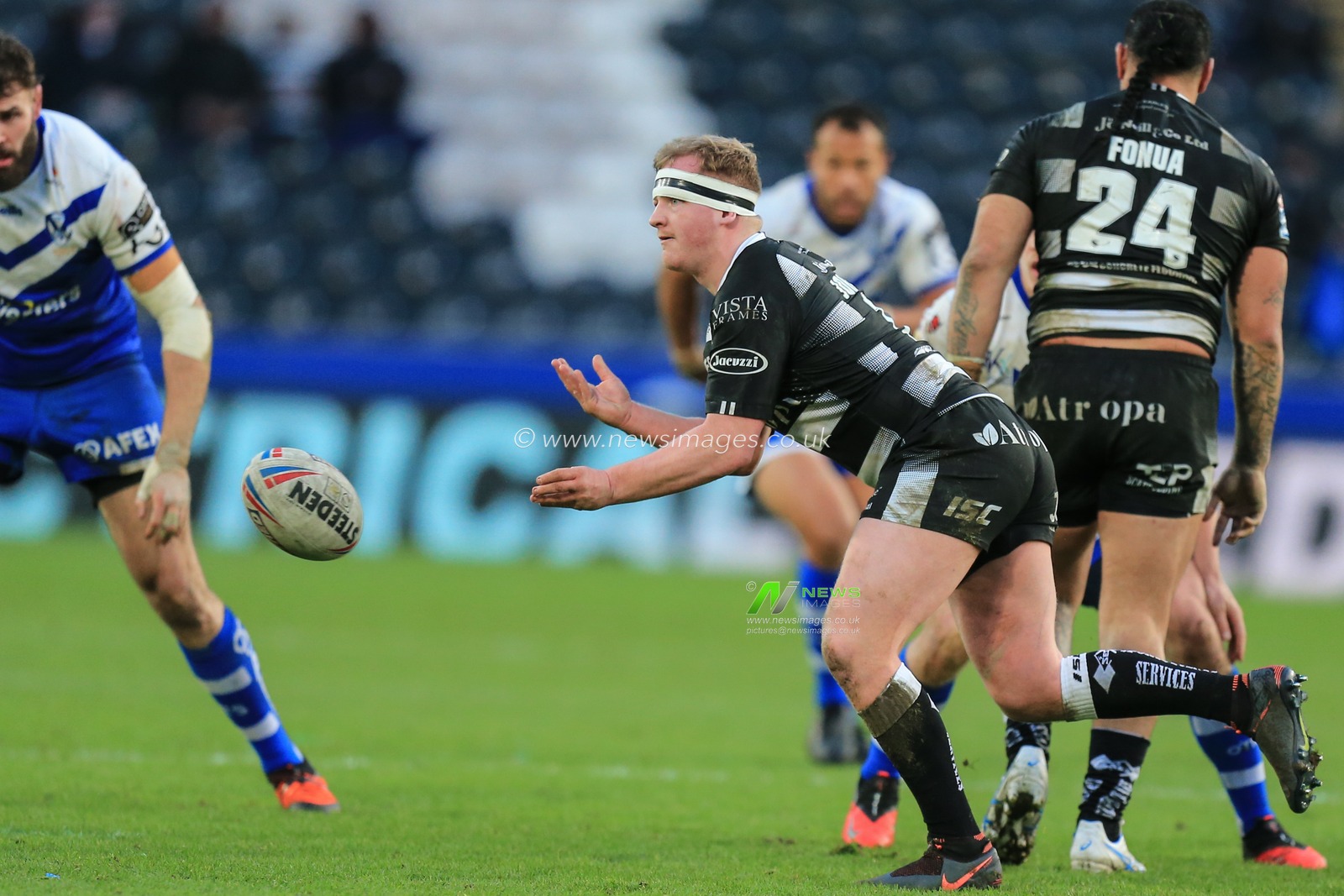 16th February 2020, KC Stadium, Hull, England; Betfred Super League, Hull FC v Saint Helens : Jordan Johnstone (16) of Hull FC gets his pass away
