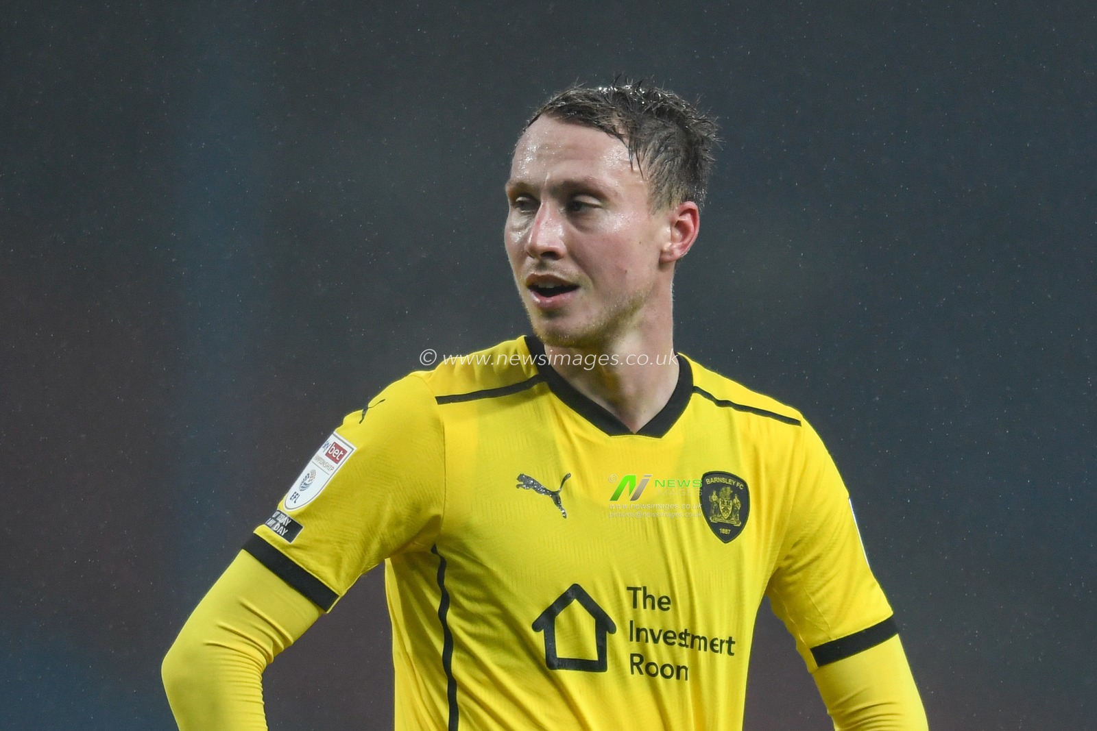 Cauley Woodrow #9 of Barnsley in action during the game