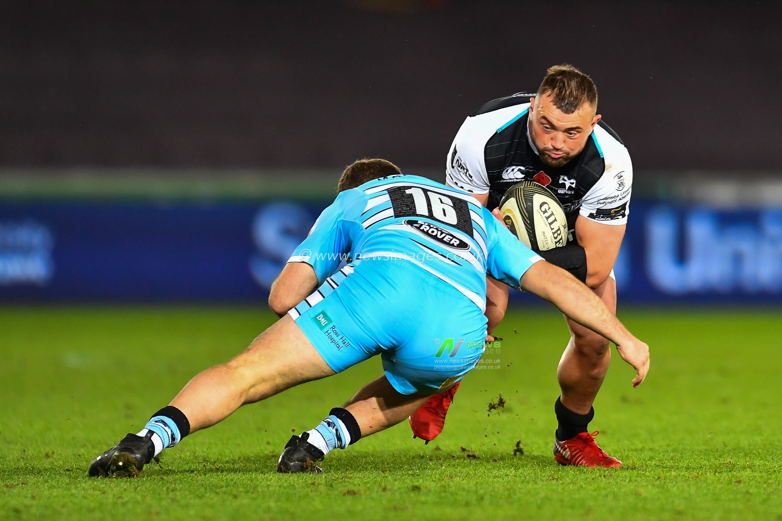 2nd November, Liberty Stadium , Swansea, Wales ; Guinness pro 14's Ospreys Rugby v Glasgow Warriors ; Sam Parry of Ospreys is tackled by Grant Stewart of Glasgow Warriors 

Credit: Craig Thomas/News Images