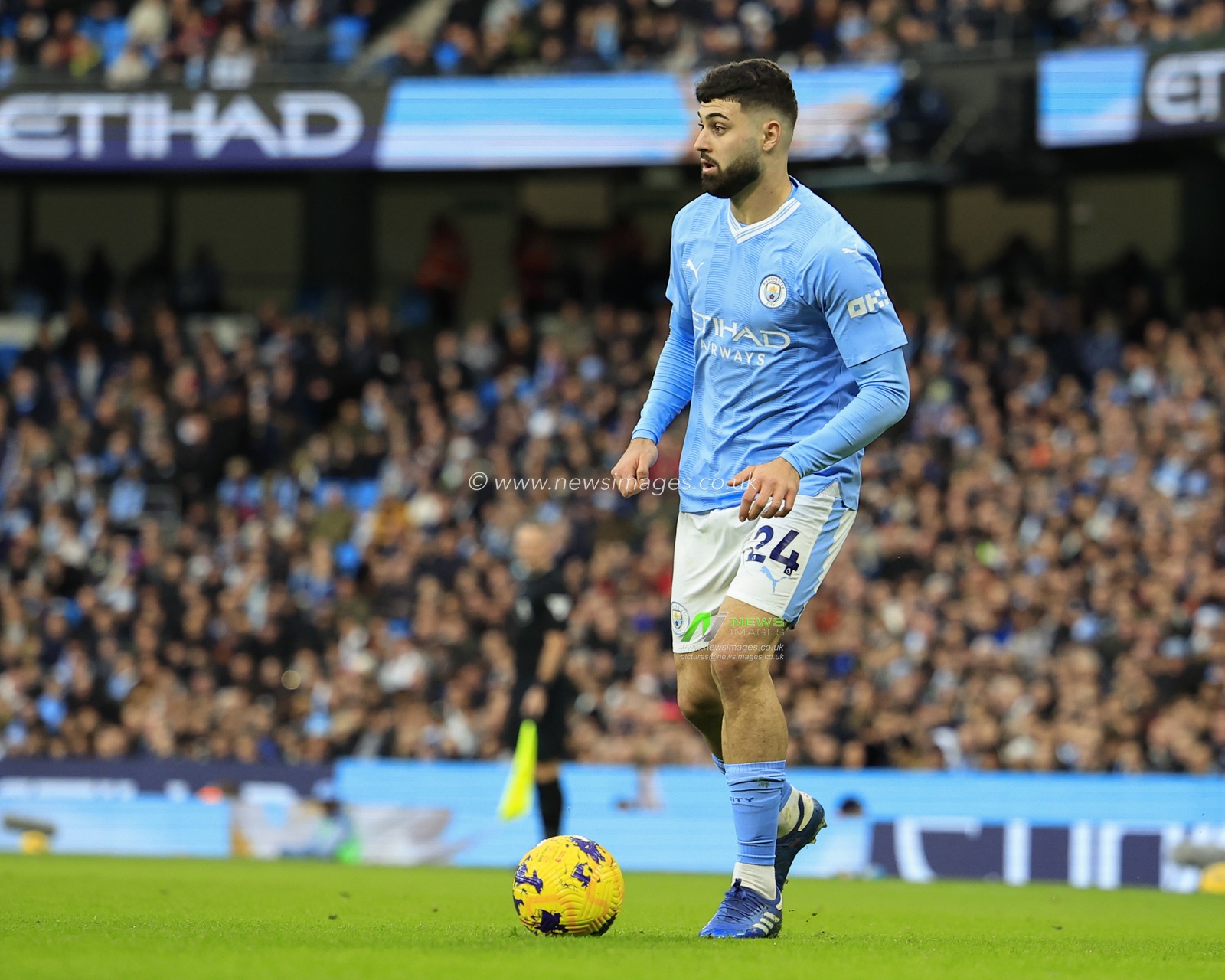 Josko Gvardiol #24 of Manchester City in action during the Premier League match Manchester City vs Crystal Palace at Etihad Stadium, Manchester, United Kingdom, 16th December 2023

(Photo by Conor Molloy/News Images)