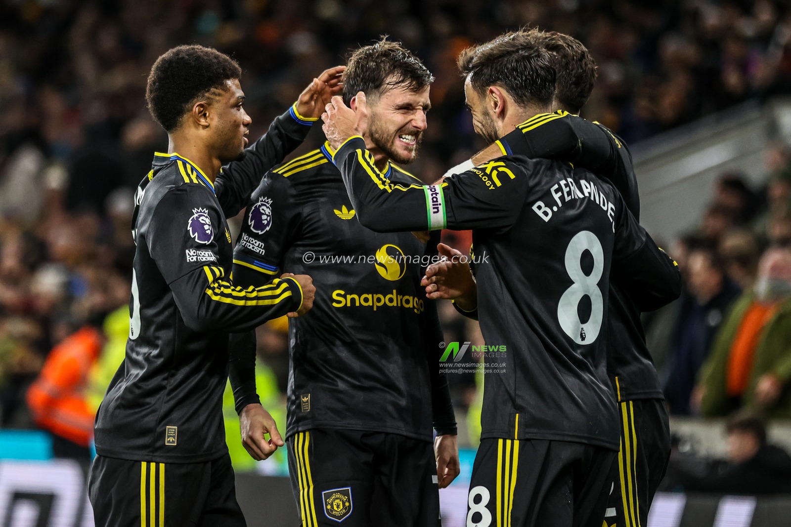 Mason Mount of Manchester Untied celebrates his goal to make it 1-3 during the Premier League match Wolverhampton Wanderers vs Manchester United at Molineux, Wolverhampton, United Kingdom, 8th December 2025

(Photo by Alfie Cosgrove/News Images)

*** GER AUT SUI OUT ***