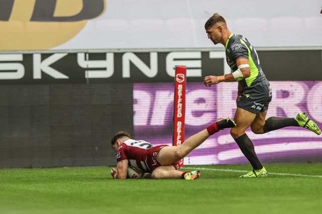 Jack Farrimond of Wigan Warriors goes over for a try during the Betfred Super League round 20 match Wigan Warriors vs Catalans Dragons at The Brick Community Stadium, Wigan, United Kingdom, 25th July 2025

(Photo by Alfie Cosgrove/News Images)