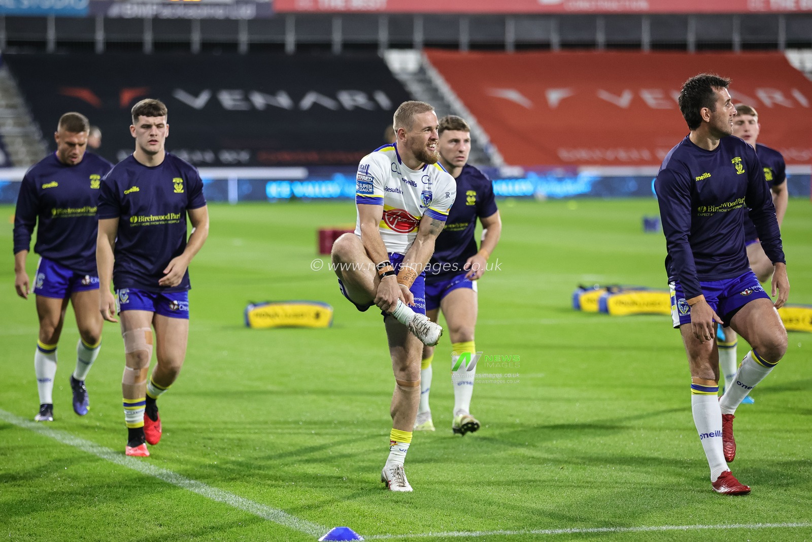 Matt Dufty #1 of Warrington Wolves during pre-game warm upduring the Betfred Super League Round 27 match Huddersfield Giants vs Warrington Wolves at John Smith's Stadium, Huddersfield, United Kingdom, 22nd September 2023

(Photo by Mark Cosgrove/News Images)