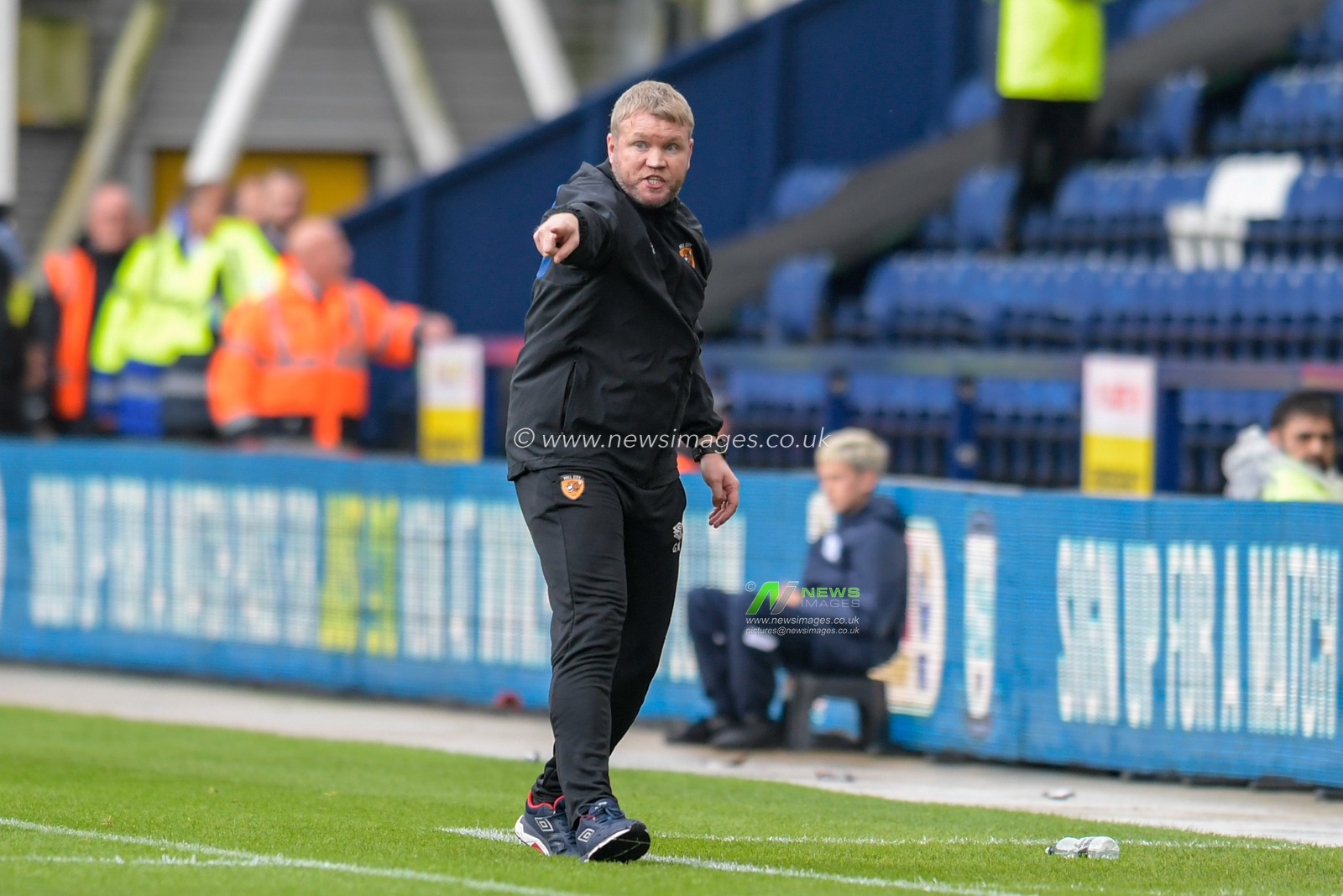 Grant McCann manager of Hull City gives instructions during the game