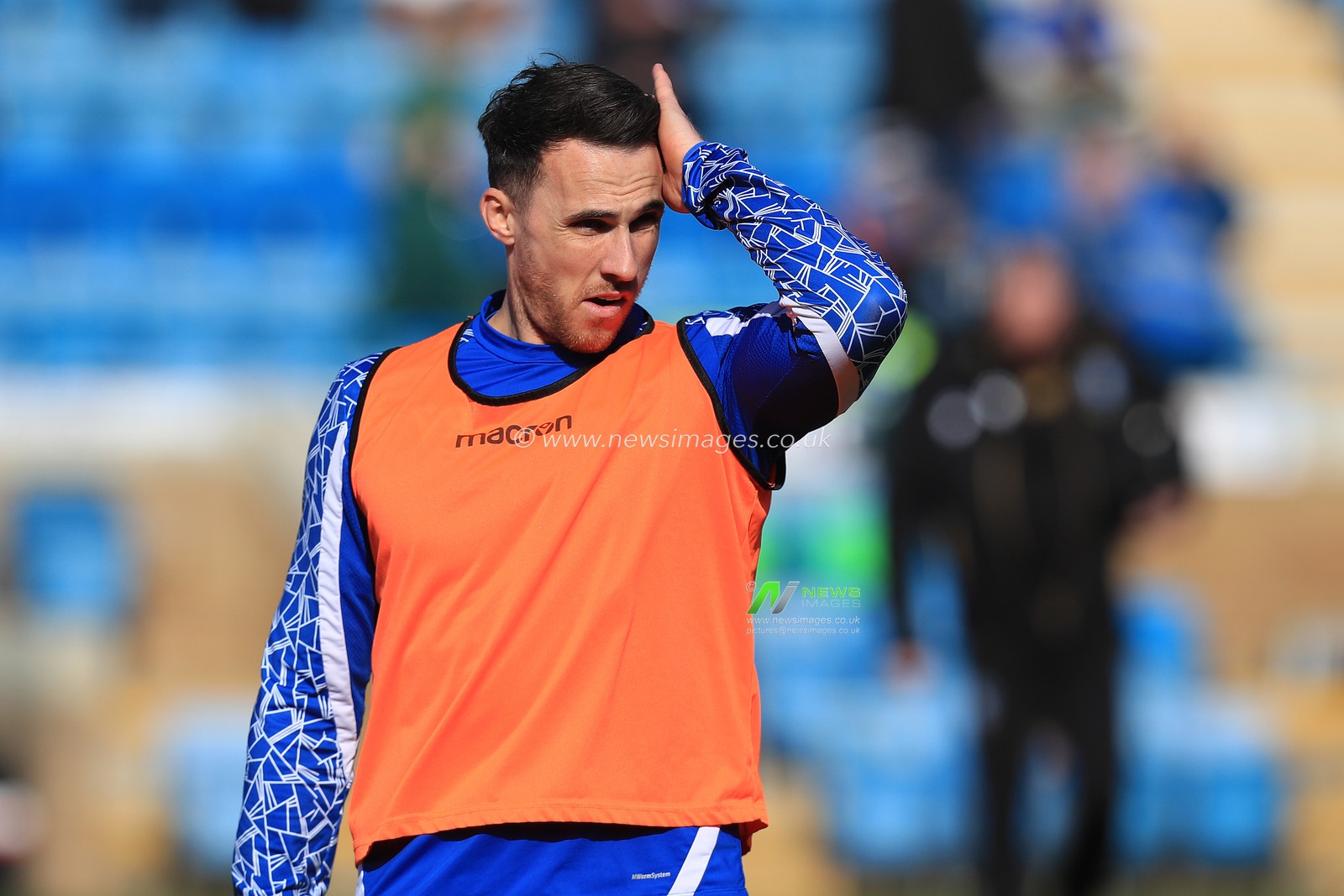 Lee Gregory #9 of Sheffield Wednesday warms up prior to the match.
