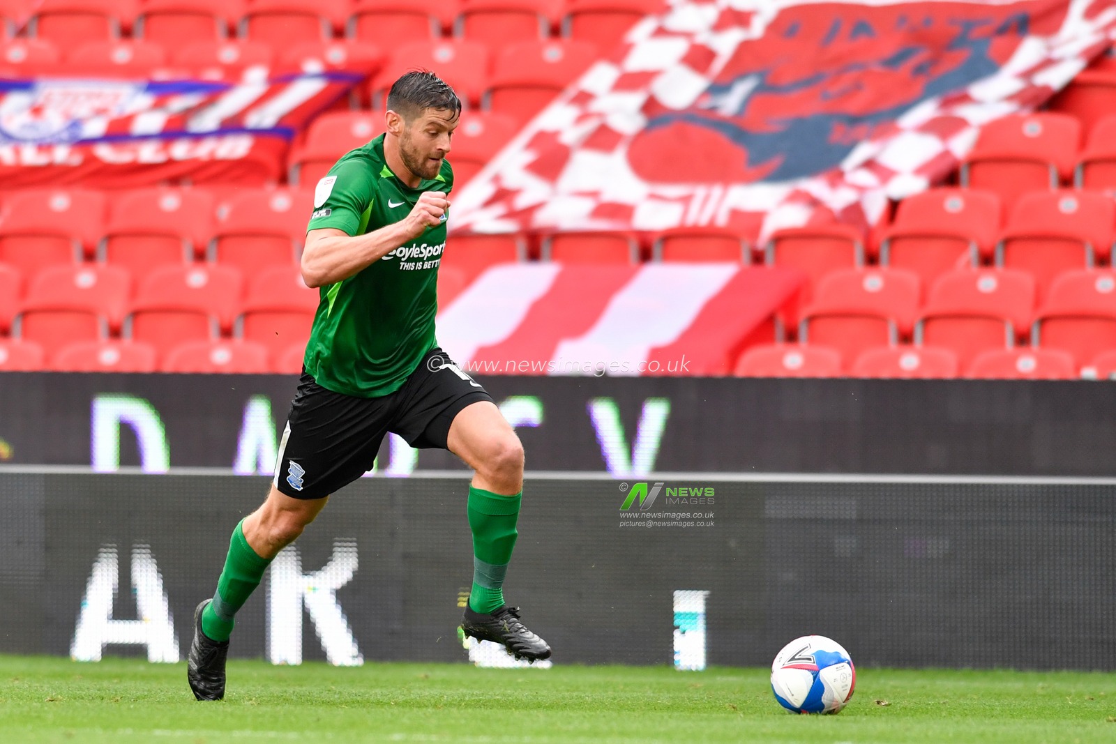 Lukas Jutkiewicz (10) of Birmingham City runs forward with the ball