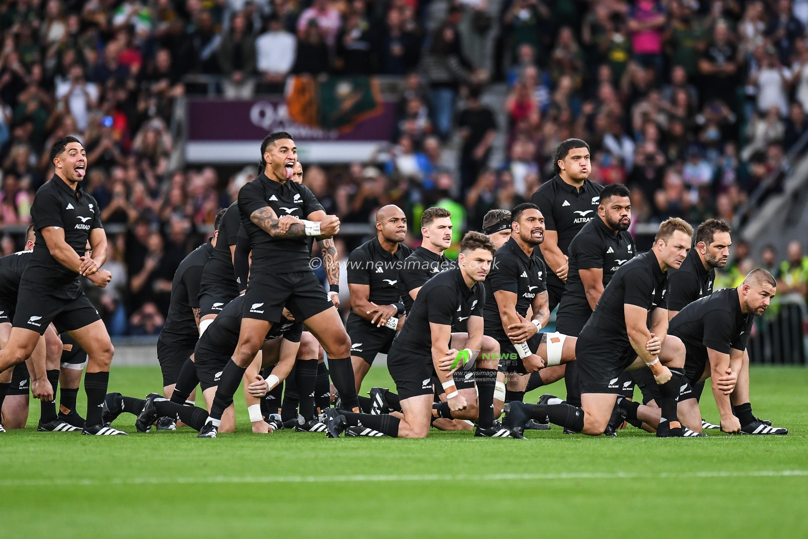 New Zealand perform the Haka ahead of the International match South Africa vs New Zealand at Twickenham Stadium, Twickenham, United Kingdom, 25th August 2023

(Photo by Mike Jones/News Images)