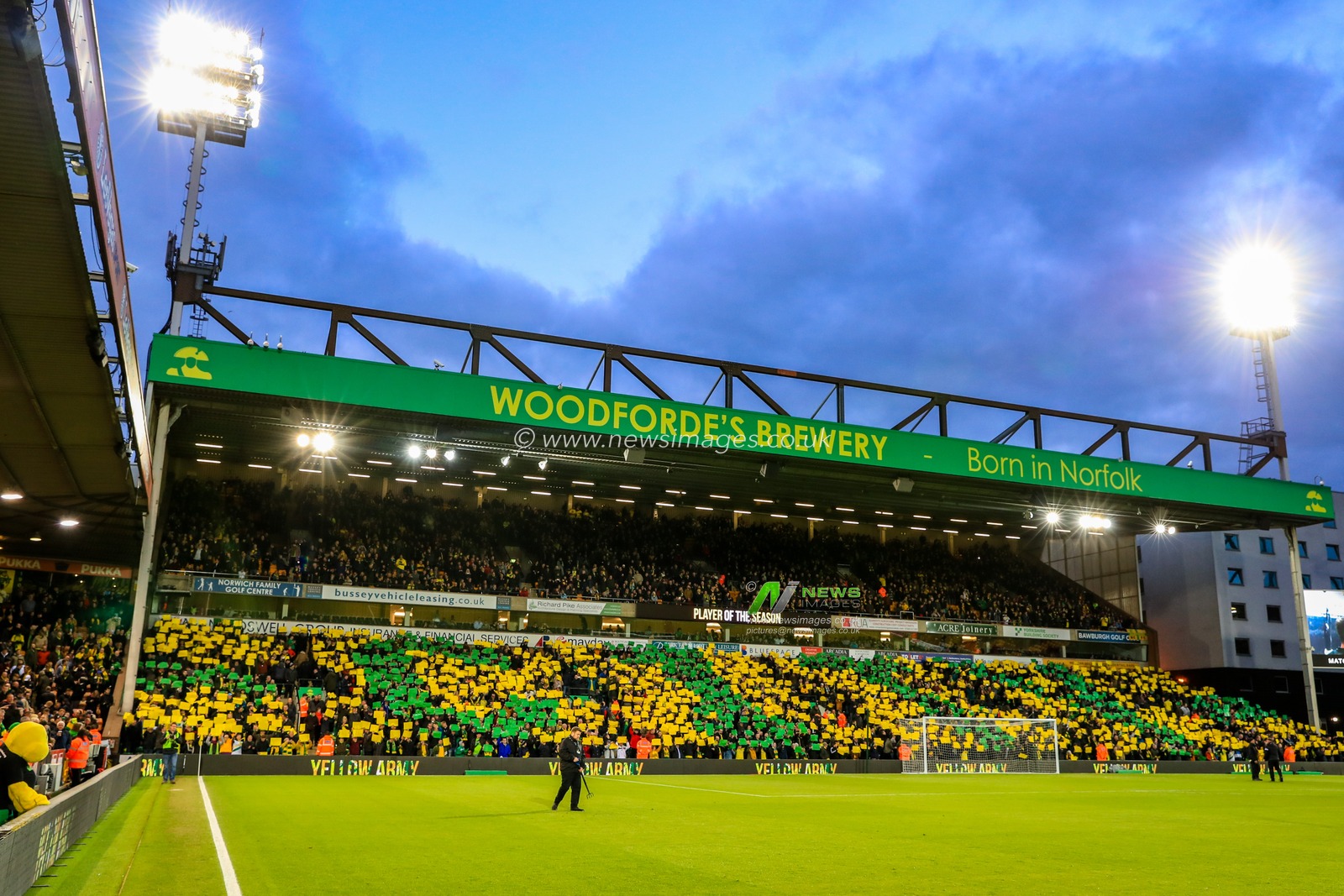10th April 2019, Carrow Road, Norwich, England; Sky Bet Championship, Norwich City vs Reading ;   Woodforde's Brewery Stand at dusk


Credit: Georgie Kerr/News Images

English Football League images are subject to DataCo Licence