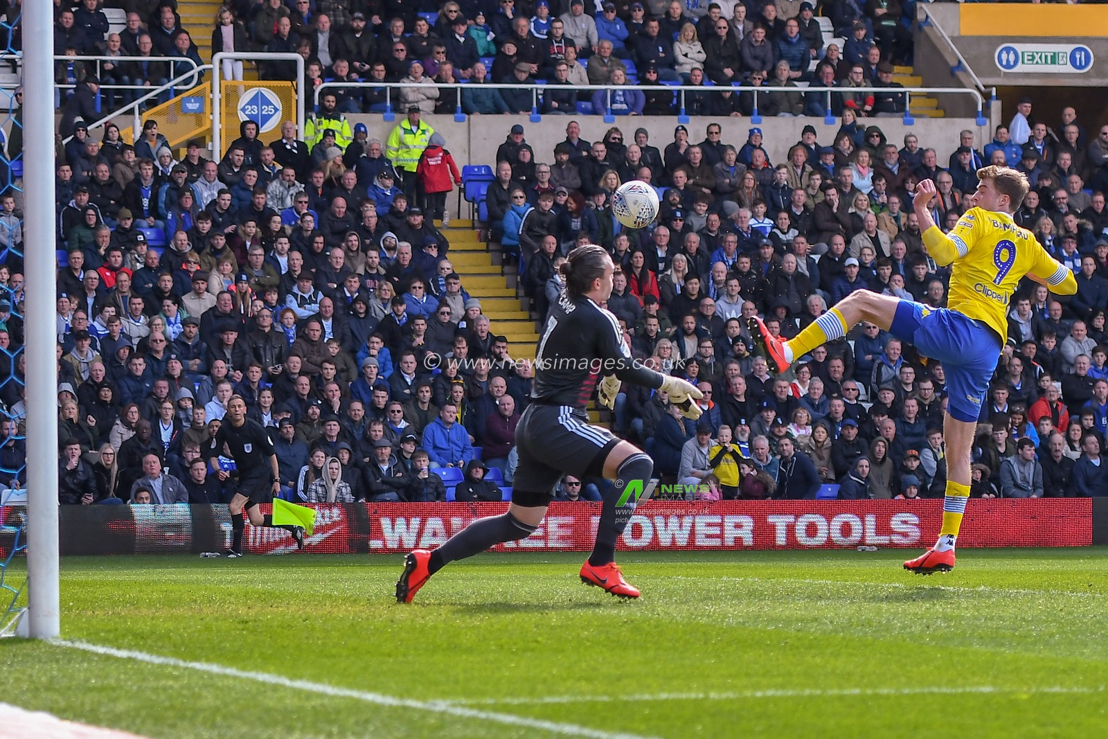 6th April 2019, St Andrew's, Birmingham, England; Sky Bet EFL Championship Birmingham City vs Leeds United ; Patrick Bamford (9) of Leeds Utd hits the post

Credit: Gareth Dalley/News Images


English Football League images are subject to DataCo Licence