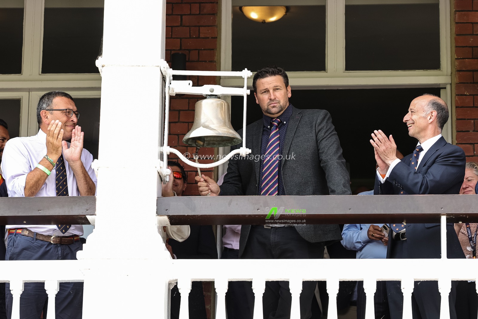 Steve Harmison rings the five minute bell during the 3rd Rothesay Test Match Day 5 England v India at Lords, London, United Kingdom, 14th July 2025

(Photo by Mark Cosgrove/News Images)